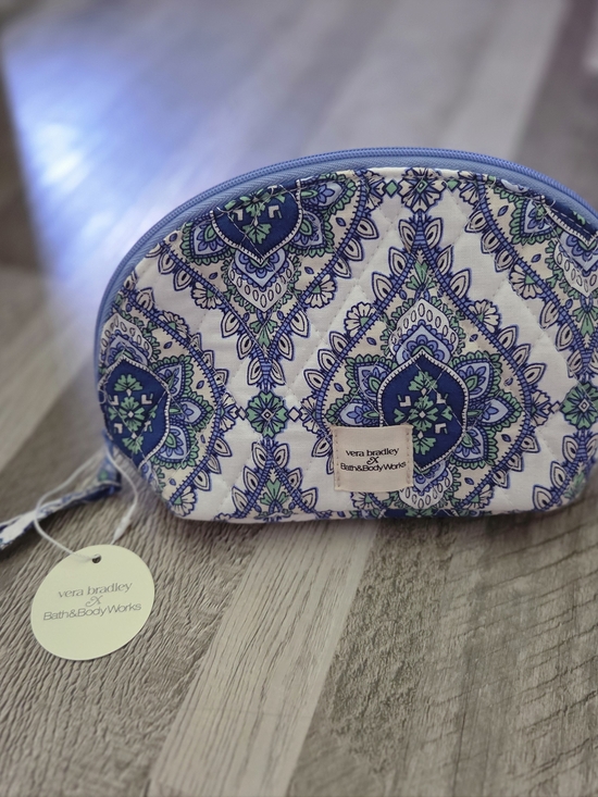 Vera Bradley Handbags - Bath & Body Works X Vera Bradley Blue Paisley Comestic Travel Bag 4PC Gift Set